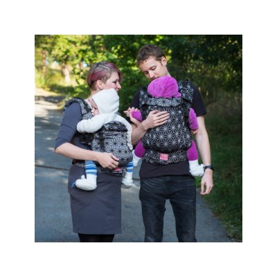 Moisha Grow ergonomical babycarrier Geostar Silver nosítko - for rent